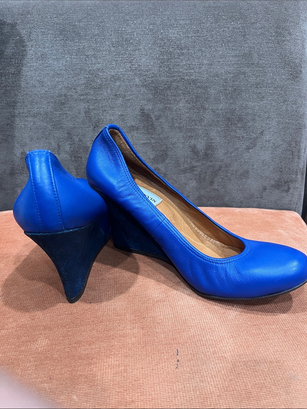 Lanvin Cobalt Blue Round-Toe Leather Pumps size 38/ 7 US